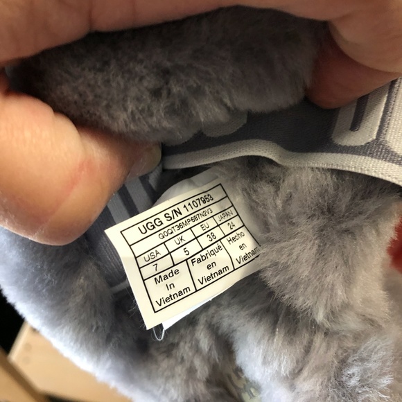 UGG Oh Yeah Deep Amethyst Grey Sheepskin Sandals - Picture 11 of 11